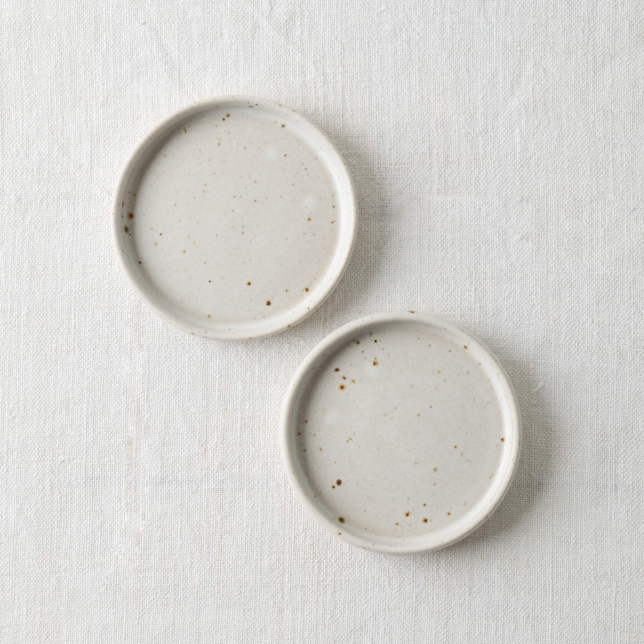 Dor &amp; Tan Pinch Dish - Matte White &amp; Speckled